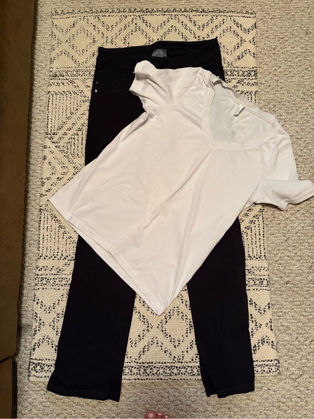 Athleta Women’s Black Pull-On Pants with White V-Neck Teeq